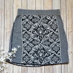 Black and White Knit skirt - medium